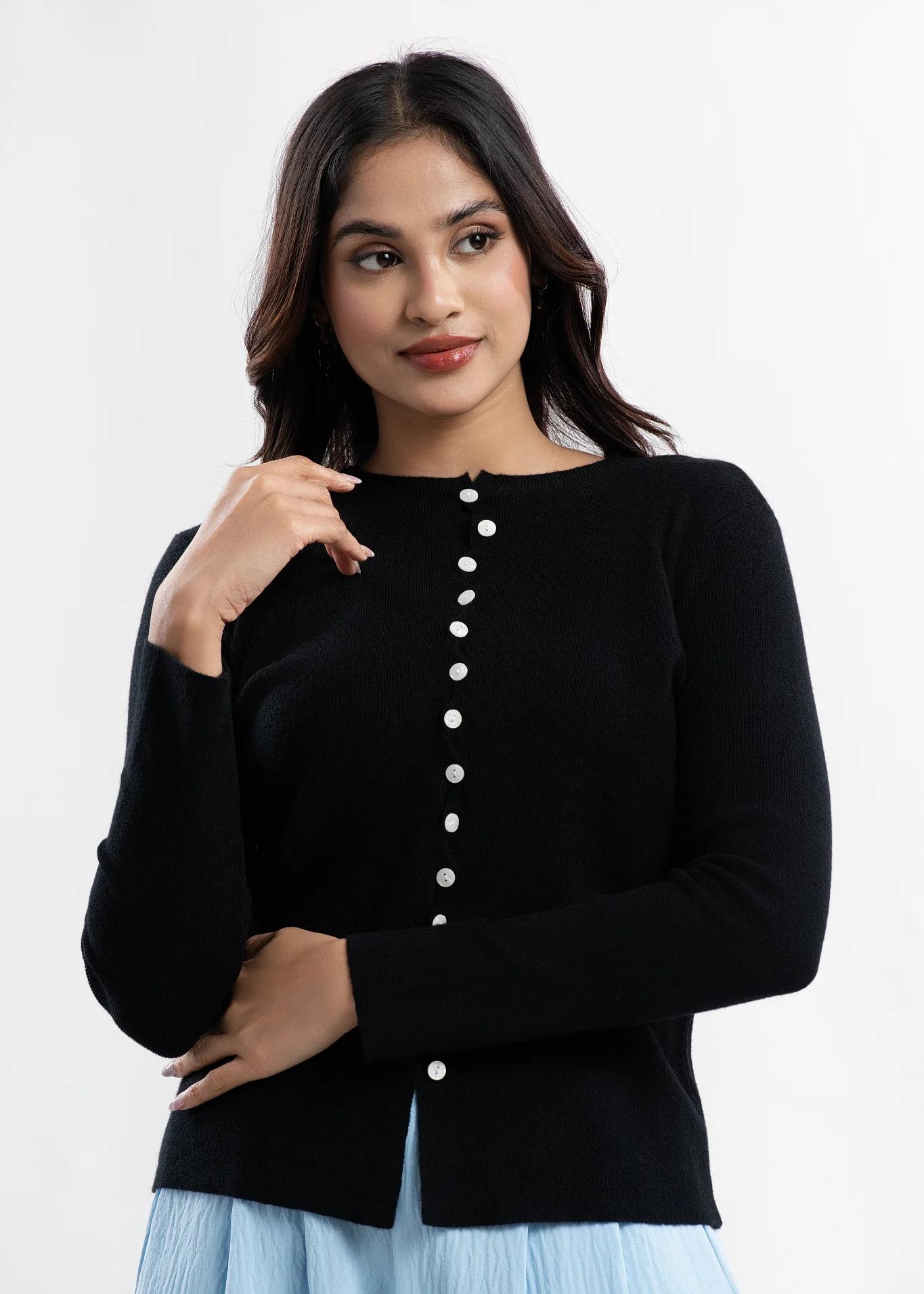 classique-black-buttondown-top